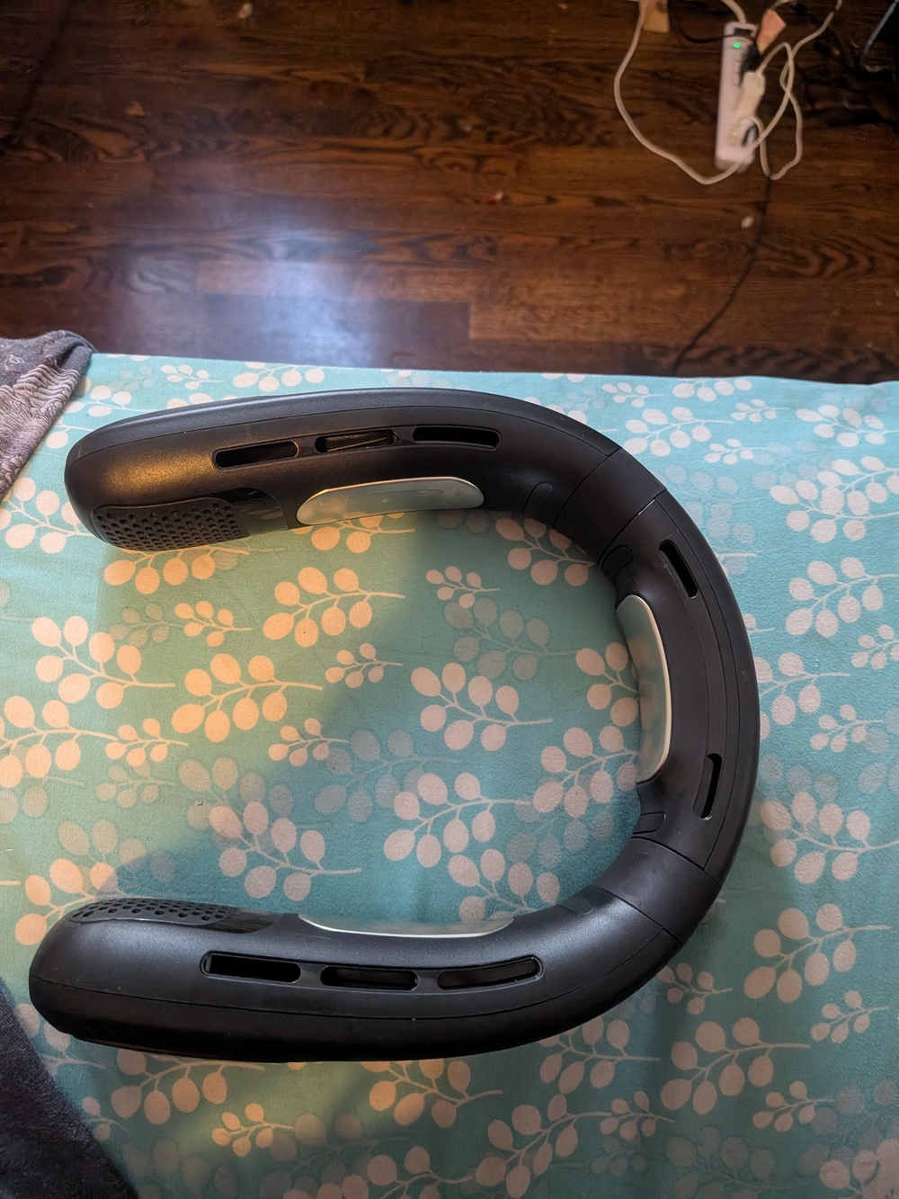 Neck Fan - Picture 2 of 4